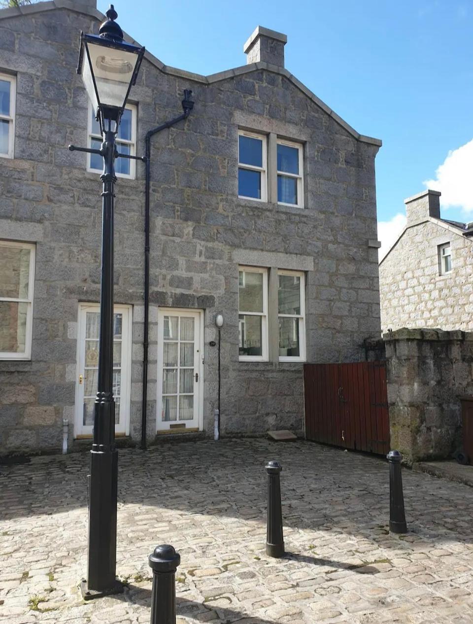 Central, 2 Bed Town House With Free Parking By Lains Lettings Apartment Aberdeen Exterior photo